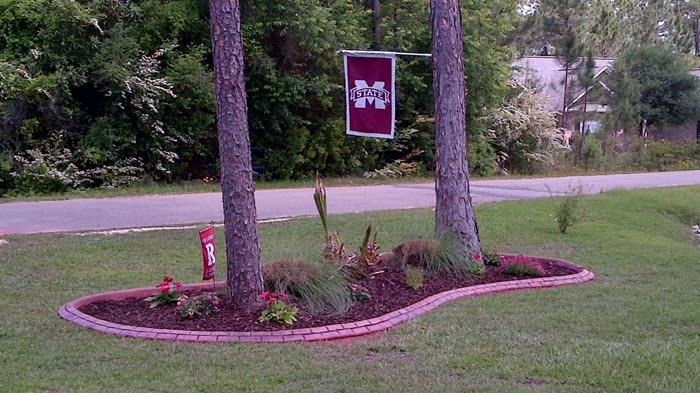 Landscape curb by Decorative Concrete Designs